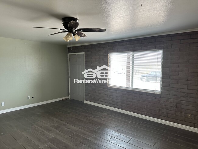 Building Photo - 1427 E Paseo Way