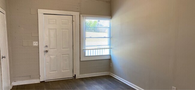Foto del edificio - 1661 Oak St NE