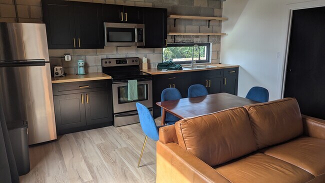 Foto del edificio - 1335 Churchill Rd