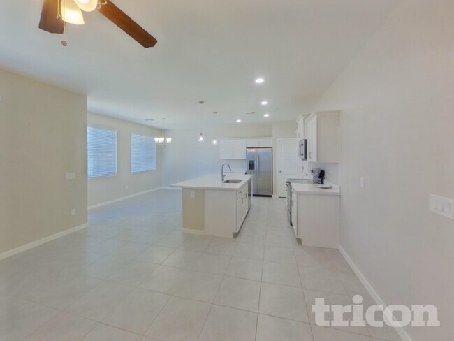 Foto del edificio - 1349 N Parkcrest