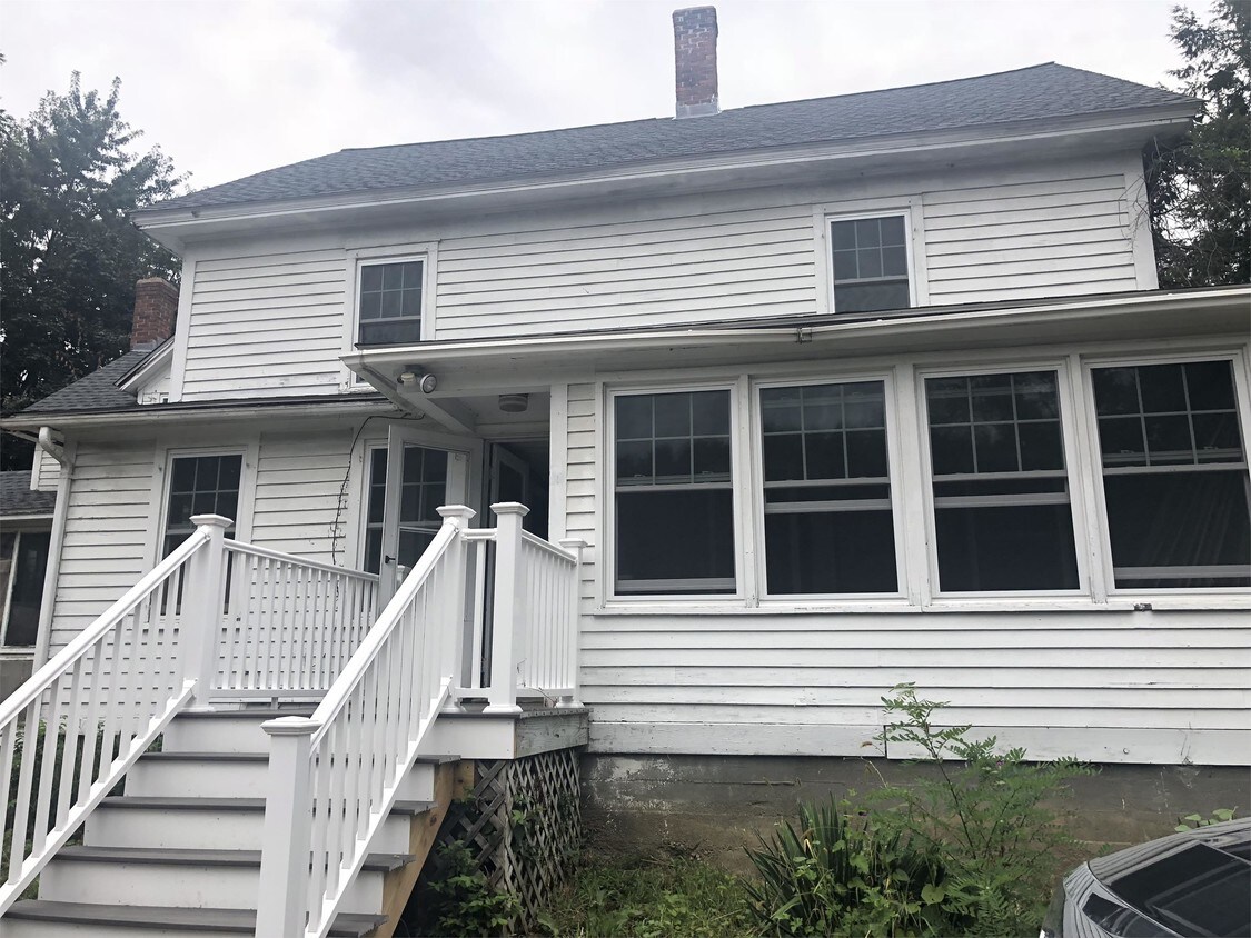 39 Middle St, Hadley, MA 01035 Condo for Rent in Hadley, MA