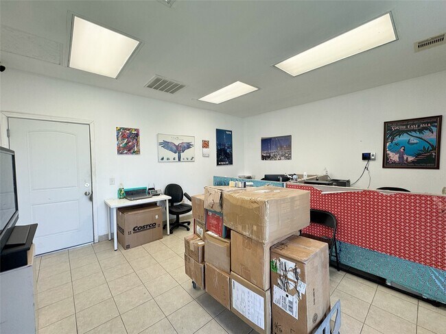 Foto del edificio - 12317 Bellaire Blvd