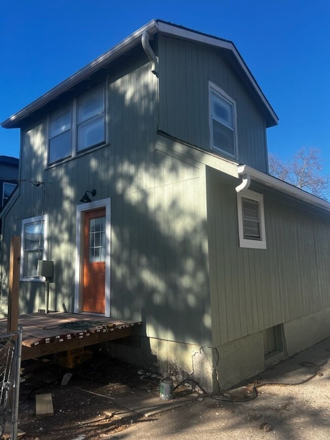 Building Photo - Newly Renovated 3 Bedroom House.