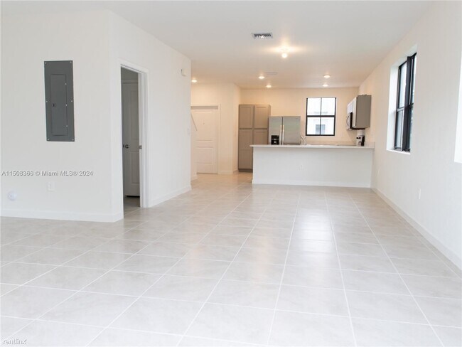 Foto del edificio - 3 br, 2.5 bath House - 360 NE 12th St # 0