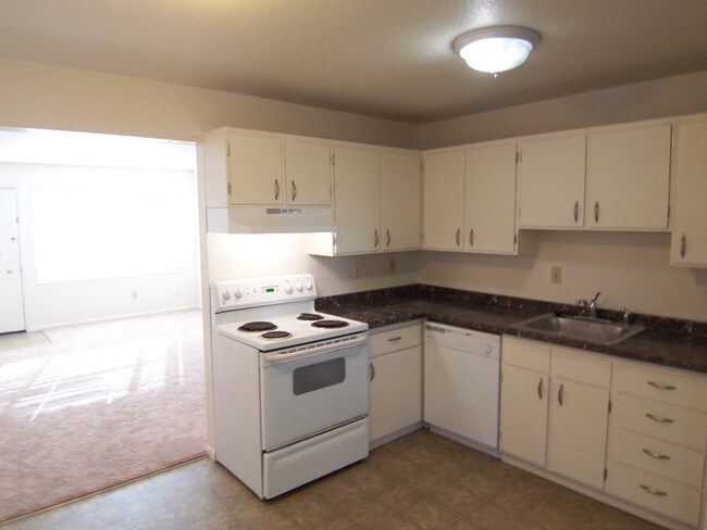 Building Photo - 17160 Avondale Way