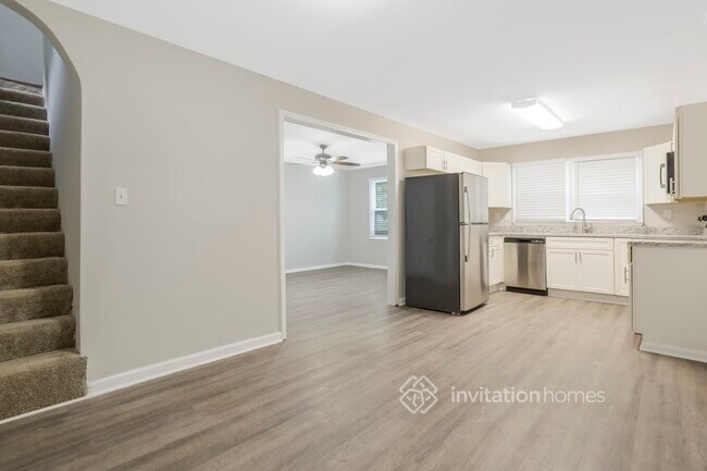 Building Photo - 2526 Fontaine Cir