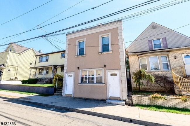 Foto del edificio - 82 Pacific Ave