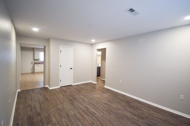 Foto del edificio - 1308 Fourplex