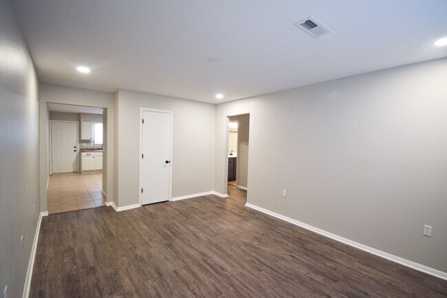 Building Photo - 1308 Fourplex
