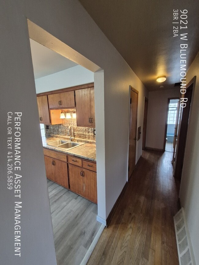 Foto del edificio - Charming 3BD/1.5BA Home on Milw./Tosa Border