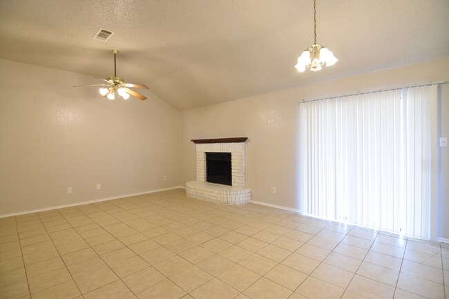 Building Photo - 2405 Cactus Dr