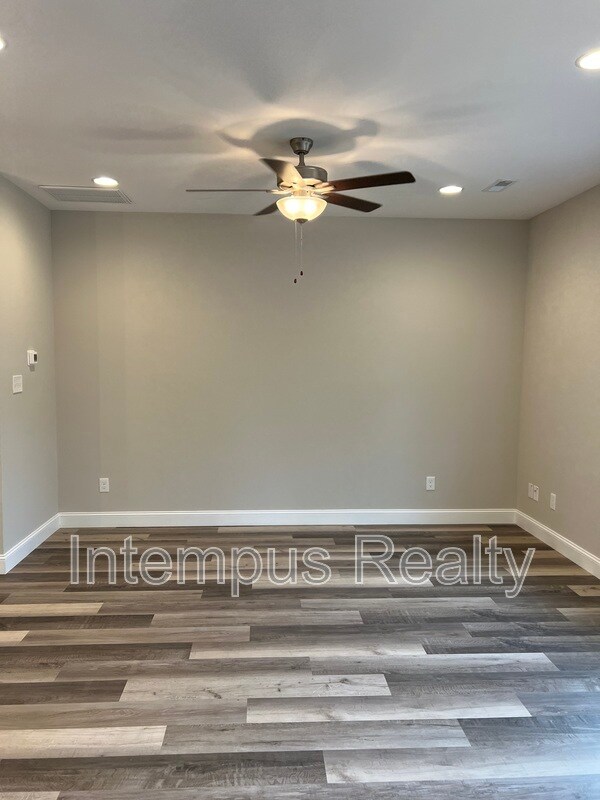 Foto del edificio - 4145 Valley Creek Way