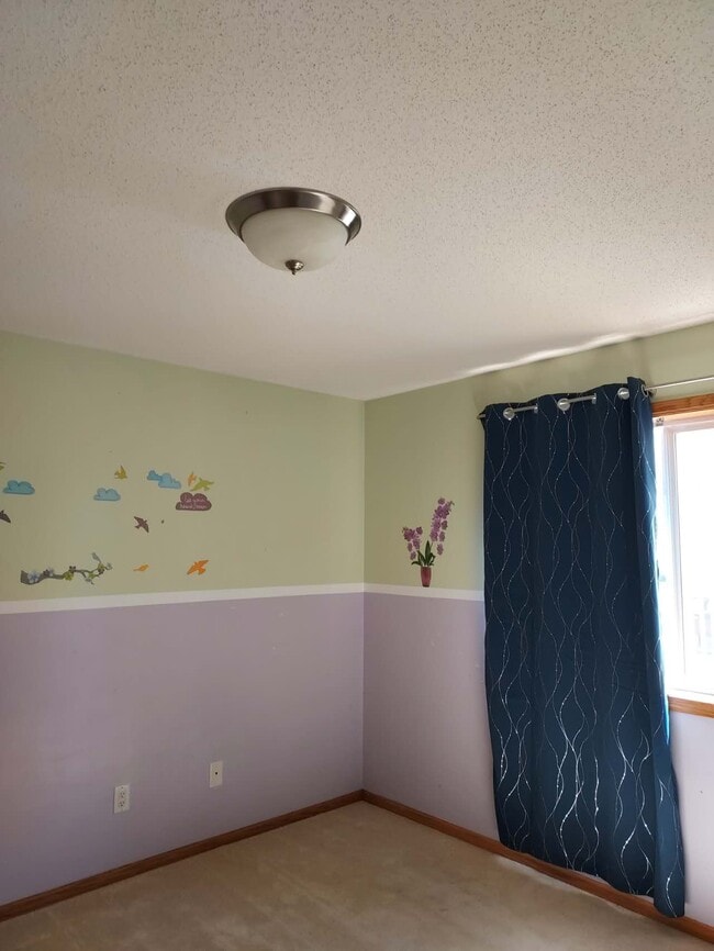 Upper level bed room - 5233 King Arthur Dr NW