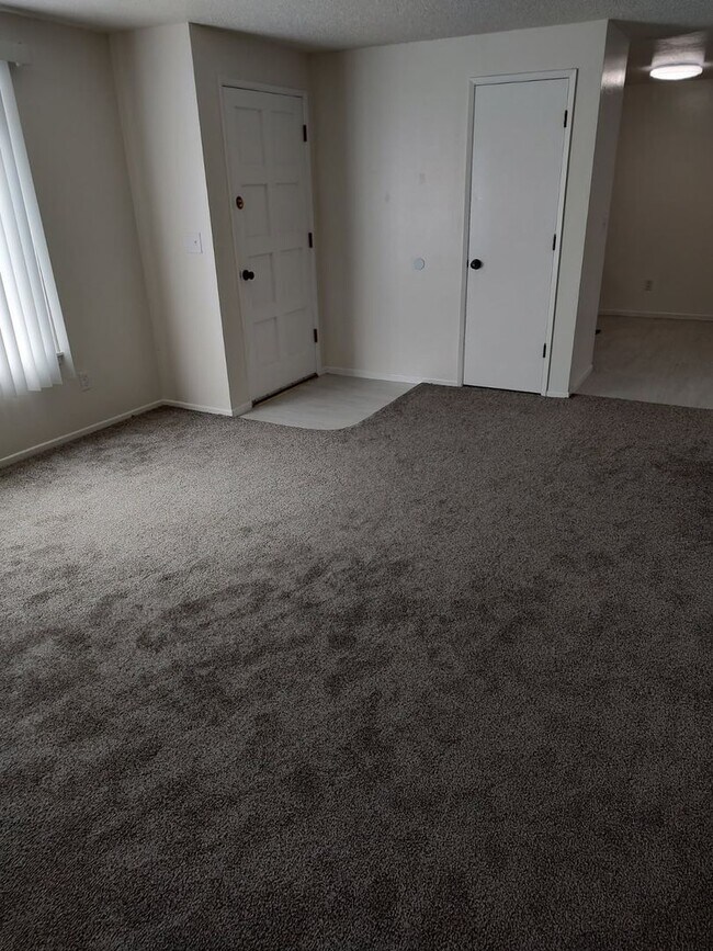 Foto del edificio - Available Sept. 1st.~ 3 bedroom and 1 bath...