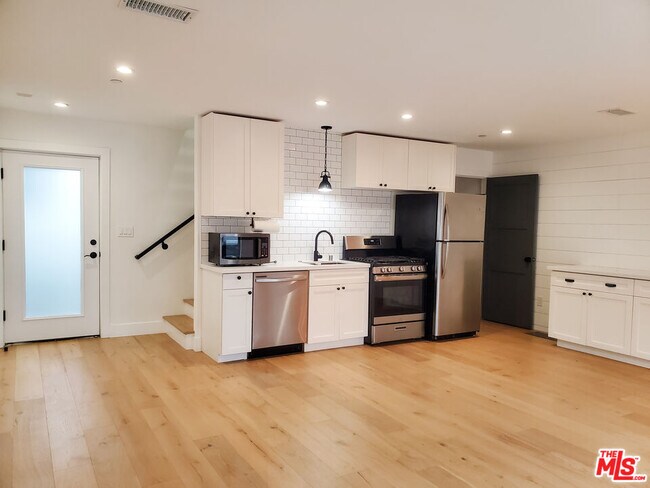 Foto del edificio - 11221 Hannum Ave