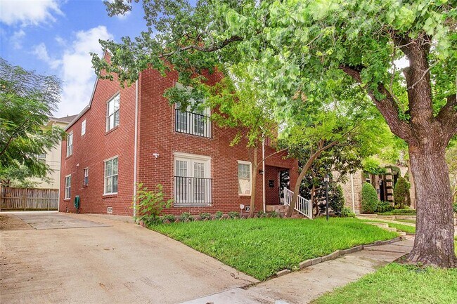 Building Photo - 313 W Saulnier St