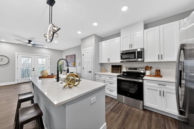 Building Photo - The Lofts at River Creek
