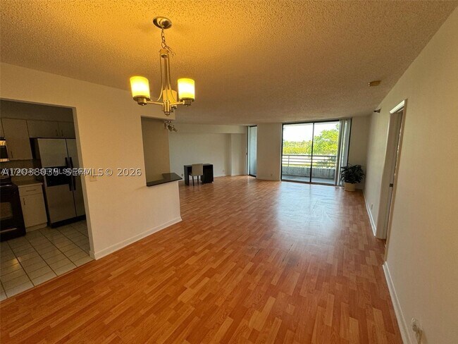 Foto del edificio - 3300 NE 191st St