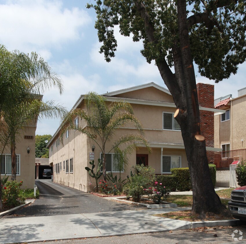 Building Photo - 1141 Irving Ave