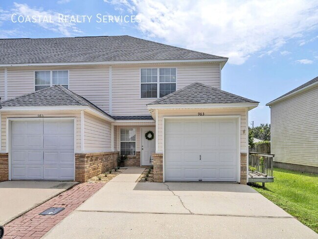 Building Photo - 983 Scenic Oak Ln