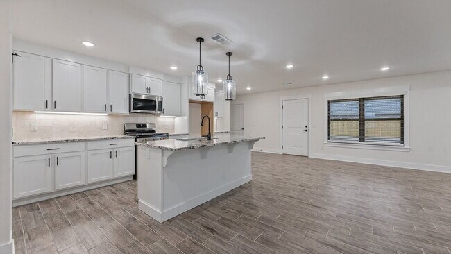 Foto del edificio - "Charming 3-Bedroom Retreat with Granite Finishes & Cozy Fireplace in Farmington!"