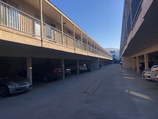 Parking area - 1618 Grismer Ave