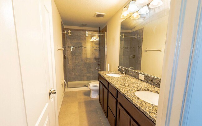 Foto del edificio - 5179 Bay Isle Cir