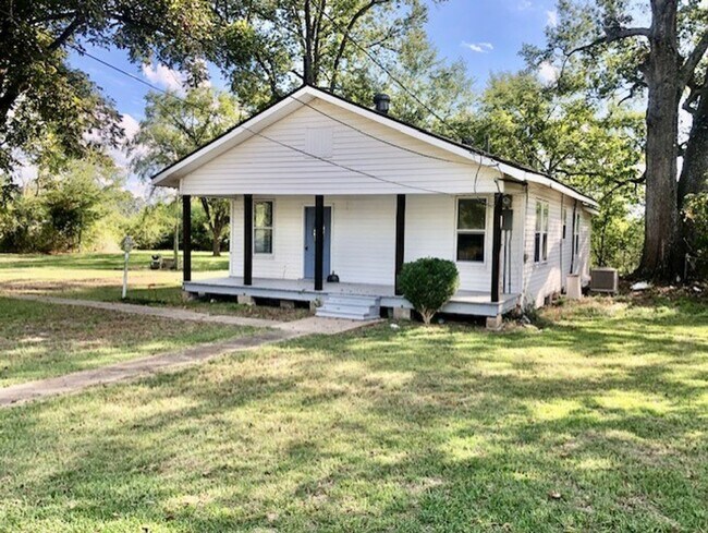 Building Photo - $500 OFF FIRST MONTH'S RENT-COMPLETE REMOD...