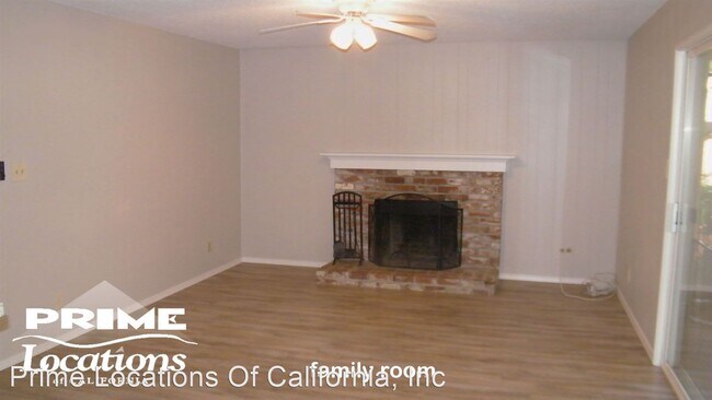 Foto del edificio - 3 br, 2 bath House - 1107 Meadow Oaks Drive