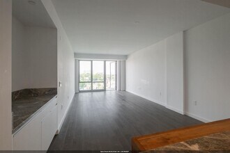 Building Photo - 320 Adolphus Ave
