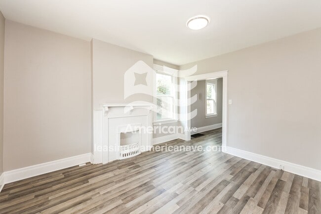 Building Photo - 3915 Lovell Ave