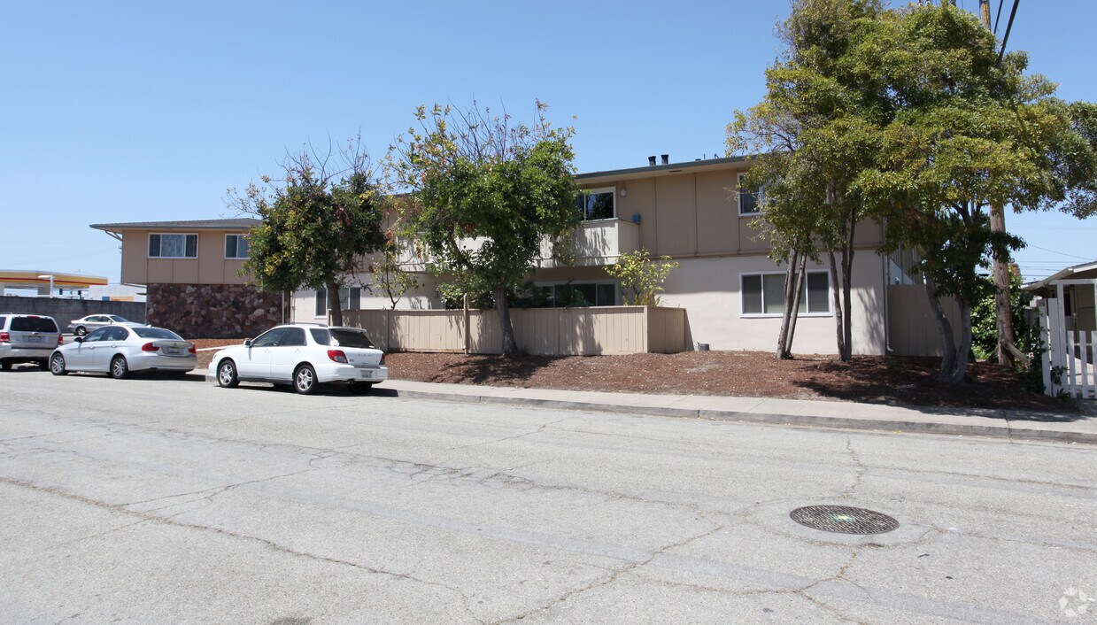 Building Photo - Lago Apartments