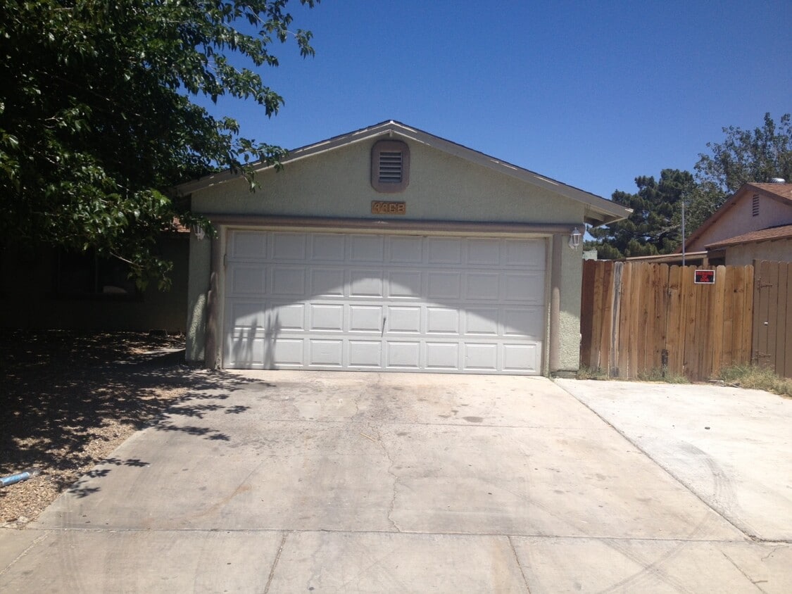 4468 Skyview Dr, Las Vegas, NV 89104 House Rental in Las Vegas, NV