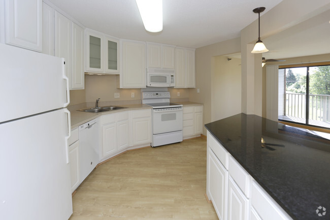 1HAB, 1BA - 790 ft² - Lakewood Hills Apartments