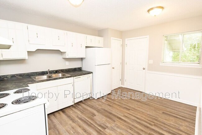 Foto del edificio - 901 Forest Dale Ln