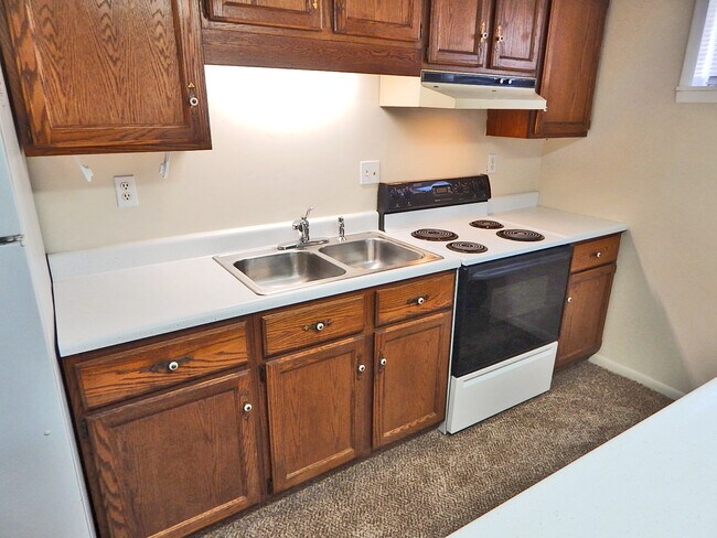 Kitchen - 606 S Washington St