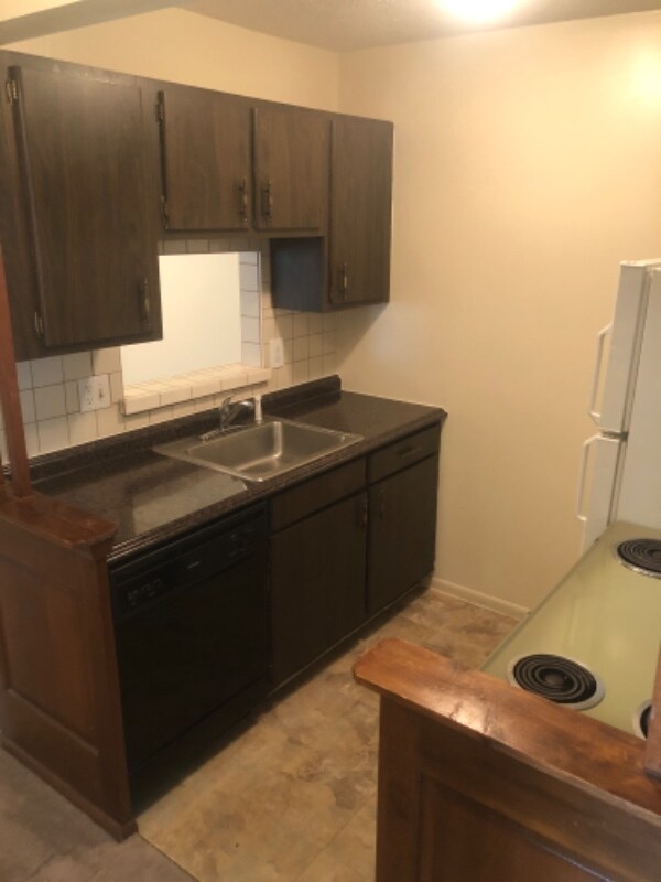 Foto del edificio - 5950 Andrews Rd