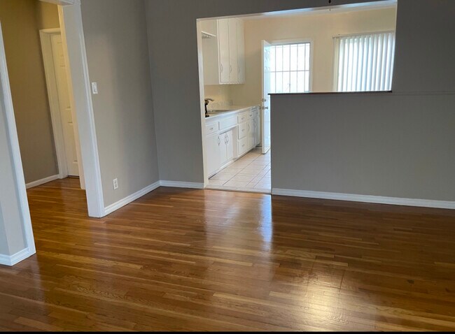 Dining room - 3922 E 11th St