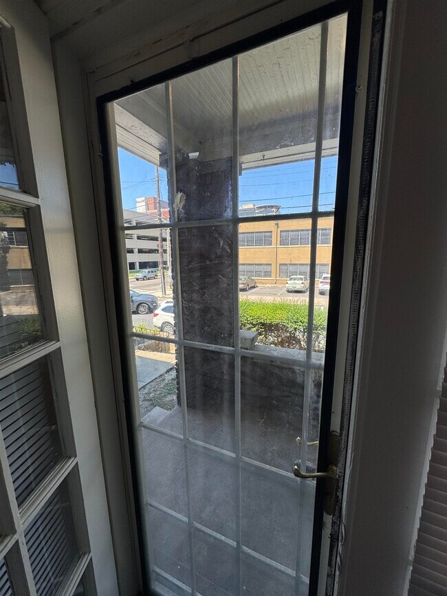 Foto del edificio - 1351 Linden Ave