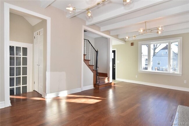 Building Photo - 19 Longmeadow Rd