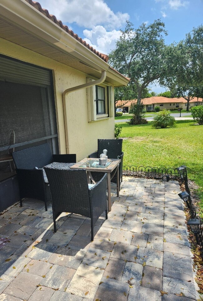 Building Photo - 4685 Laurel Tree Rd