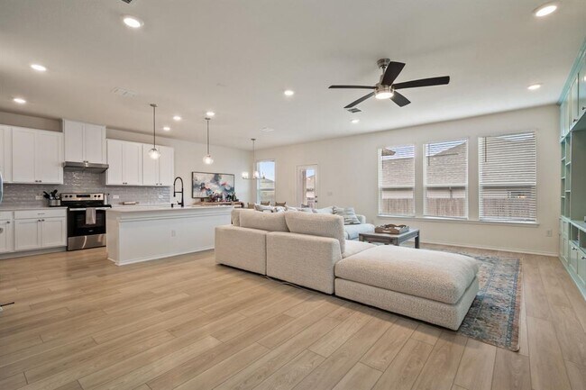 Foto del edificio - 7805 House Finch Dr
