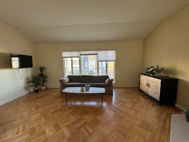 Foto del edificio - Elegant Geneva Heights Family Home