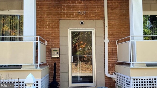 Building Photo - 903 Woodson Rd