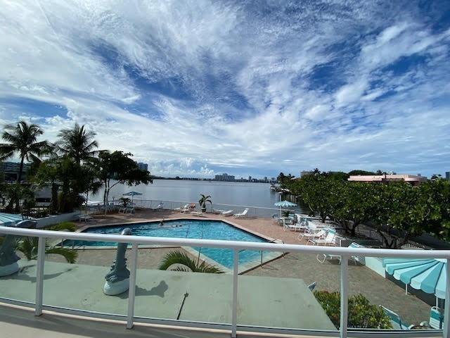 Foto del edificio - 2841 NE 163rd St