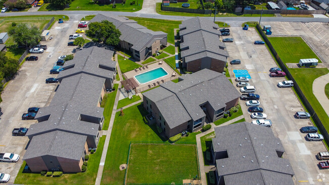 Building Photo - Carriage House Apartments