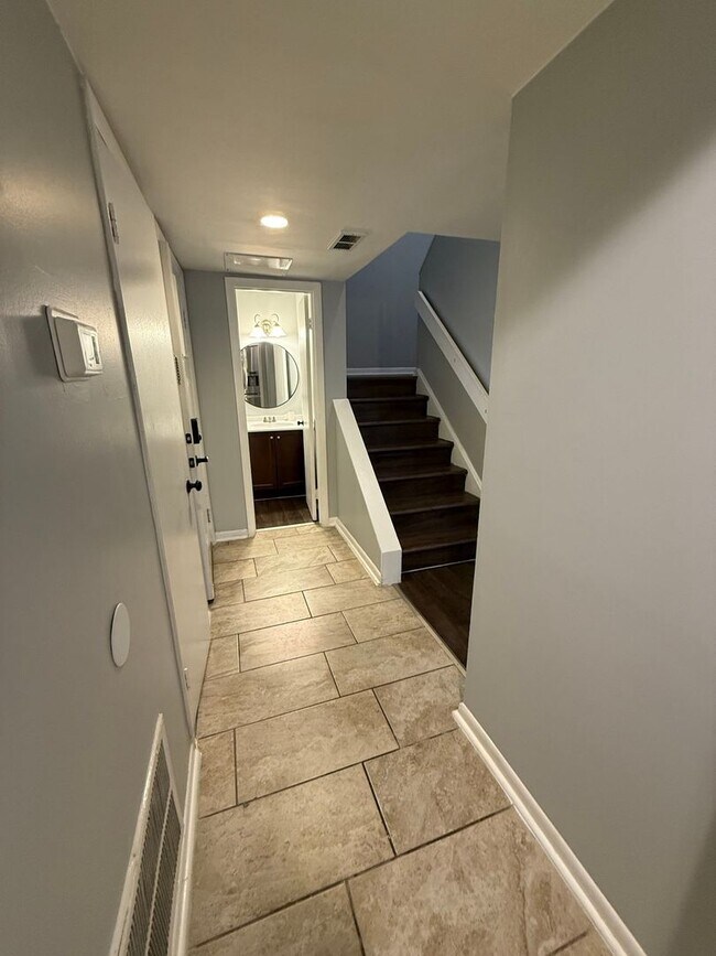 Foto del edificio - Charming 3BR Townhome in Greensboro