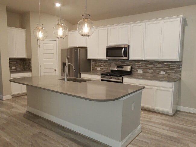 Foto del edificio - Brand New 3 Bedroom ~ Single Story ~ Located off Loop 1604 and Redland Rd.