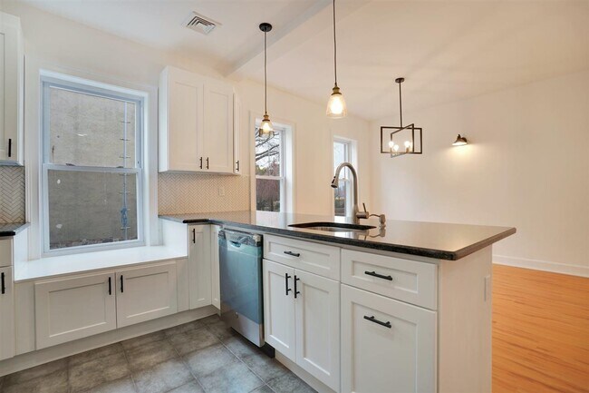 Building Photo - 446 Gregory Ave