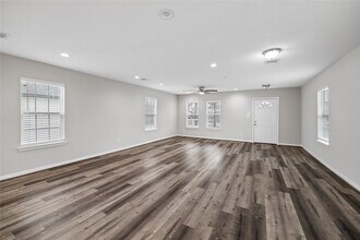 Building Photo - 3344 Simmons St